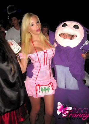 popular tag pichunter s Shemale Costume pornpics (1)