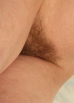 Atknaturalandhairy Model jpg 4