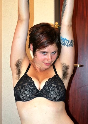 Atknaturalhairy Model jpg 15