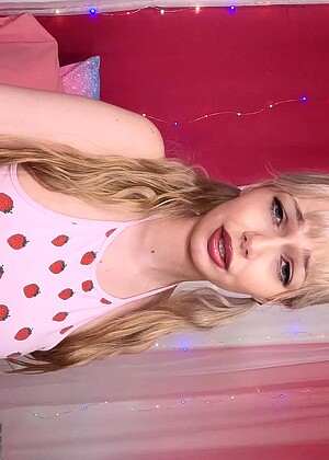 Bad Daddy Pov Baddaddypov Model Tsfoxxyroxy Blonde Bur Videos jpg 13