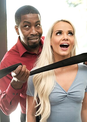 Darkx Elsa Jean Isiah Maxwell Grannysexhd Spreading Strip jpg 4