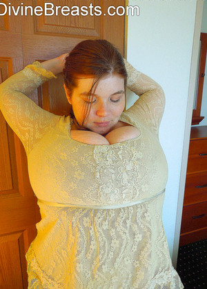 Divinebreasts Model jpg 11