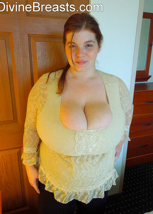 Divinebreasts Model jpg 12