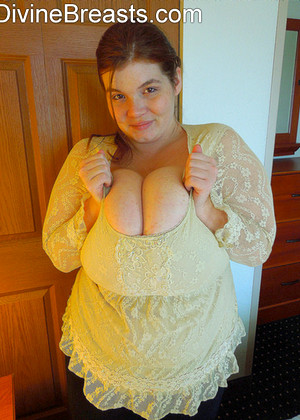 Divinebreasts Model jpg 7