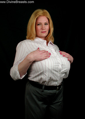 Divinebreasts Model jpg 12