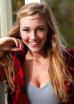 Kendra Sunderland jpg 5