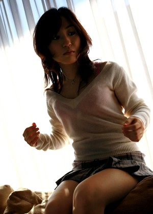 Momo Yoshizawa jpg 3