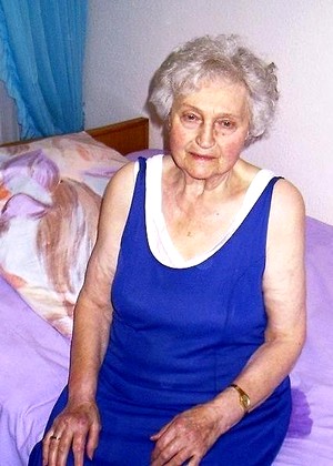 popular tag pichunter o Oma Granny Wrinkled pornpics (1)