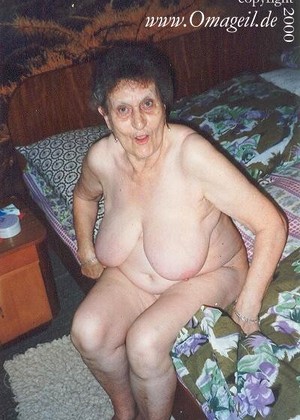 popular tag pichunter o Oma Old Granny pornpics (1)