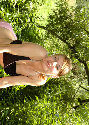 Pissingoutdoor Model jpg 2