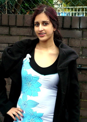 Uk Flashers Zarina Masood Top Suggested Public Piss Xvideos jpg 9