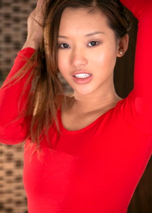 Alina Li jpg 15