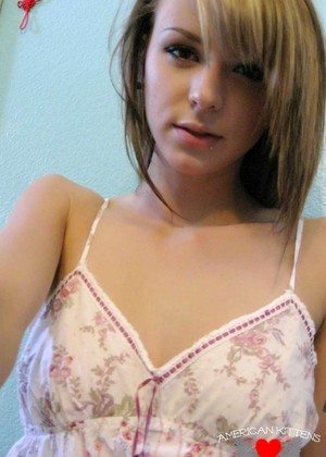 Americankittens Kourtney View Girl Next Door Fotos