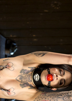 Devicebondage Leigh Raven The Pope Fap Tattoo Model Girlbugil