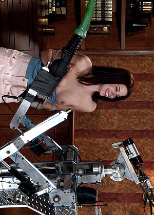 Fuckingmachines Sarah Blake Xvideo Bondage Top Model