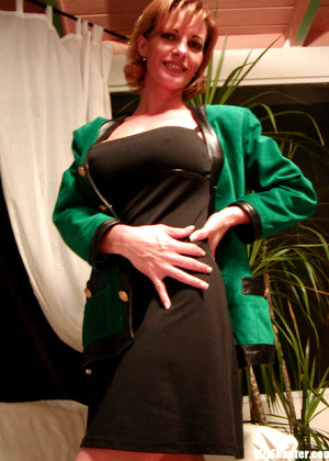 Milfhunter Milfhunter Model Tons Of Housewives Garden