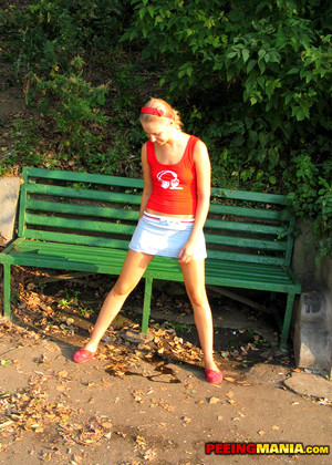 Peeingmania Peeingmania Model Weekly Outdoor Peeing Sex Tape