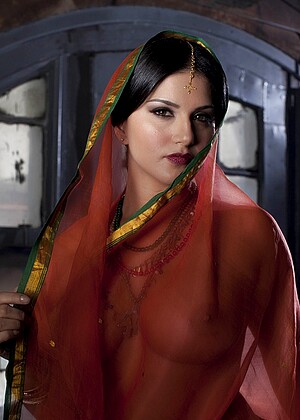 Sunnyleone Sunny Leone Gent Brunette Porngames